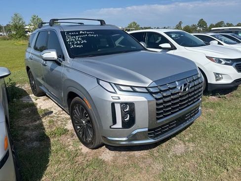 Used 2023 Hyundai Palisade Calligraphy FWD image 3