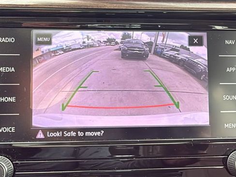 Used 2022 Volkswagen Passat 2.0T FWD image 37