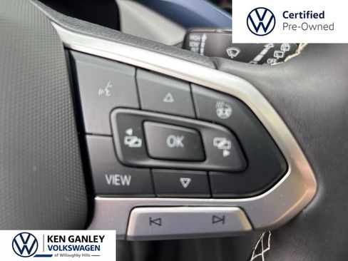 Used 2024 Volkswagen Taos SE w/ Panoramic Sunroof Package AWD/4WD image 22