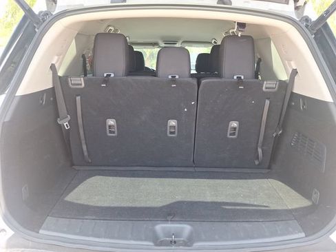 Certified 2025 Nissan Pathfinder SV FWD image 14