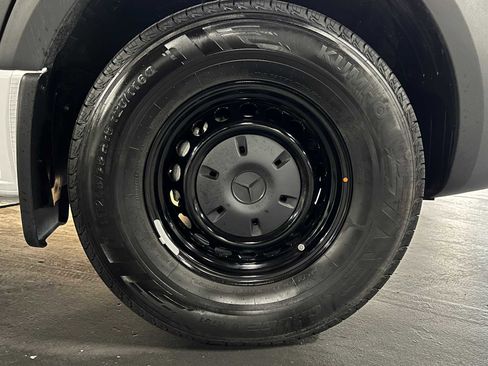 Used 2025 Mercedes-Benz Sprinter 2500 image 9