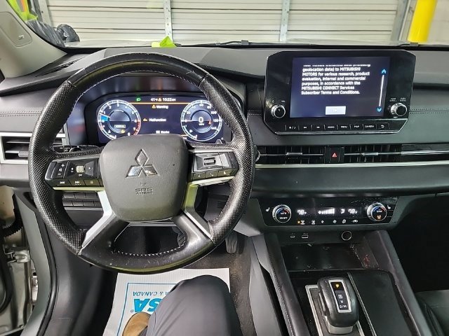 Used 2023 Mitsubishi Outlander SE Black Edition FWD image 14