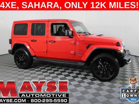 Used 2025 Jeep Wrangler Unlimited Sahara AWD/4WD image 1