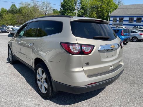 Used 2016 Chevrolet Traverse LT w/ Style and Technology Package FWD image 8