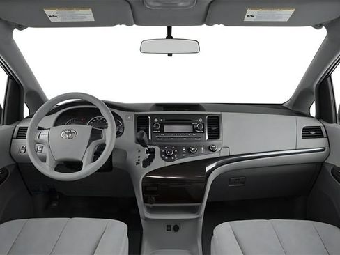 Used 2014 Toyota Sienna LE FWD image 5