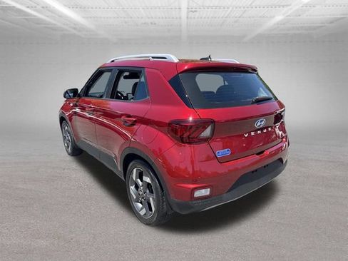 Used 2024 Hyundai Venue Limited FWD image 9