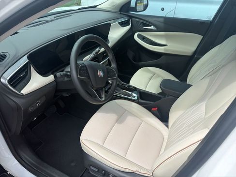 Used 2025 Buick Encore GX Avenir w/ Avenir Technology Package image 7
