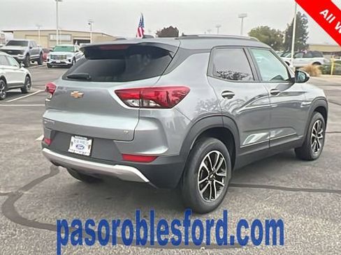 Used 2025 Chevrolet TrailBlazer LT image 3