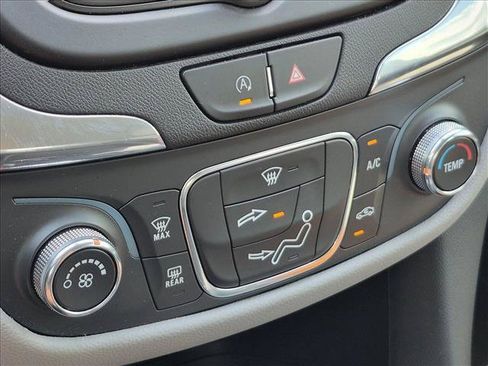 Used 2022 Chevrolet Equinox LS FWD image 14