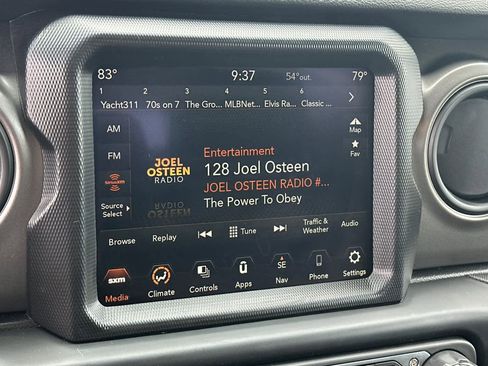 Used 2023 Jeep Gladiator Sport image 19