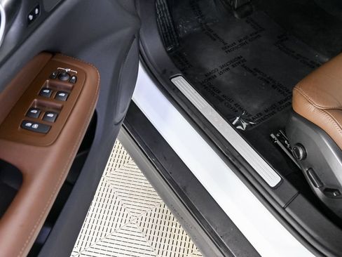 Certified 2025 Volvo V60 B5 Cross Country Plus image 9