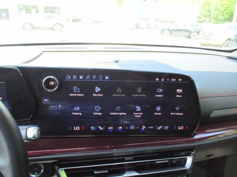 Certified 2024 Chevrolet Traverse RS w/ LPO, Floor Liner Package AWD/4WD image 18