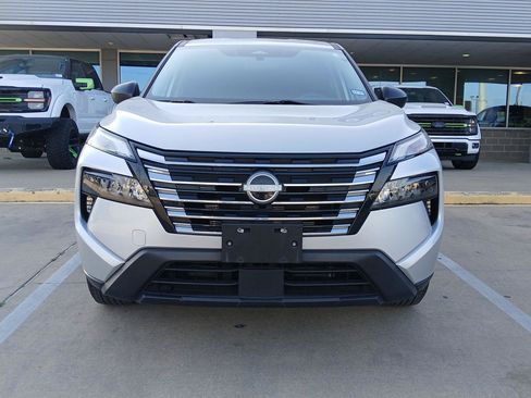 Used 2024 Nissan Rogue S FWD image 3