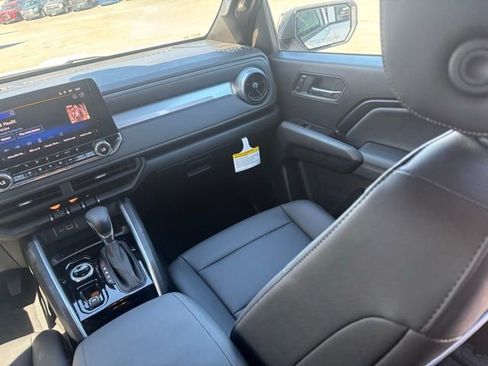 New 2026 Chevrolet Colorado LT w/ LT Convenience Package AWD/4WD image 19