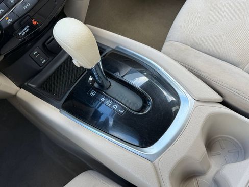 Used 2015 Nissan Rogue SV AWD/4WD image 23