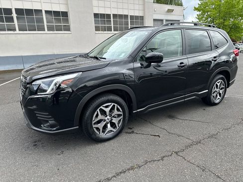 Used 2023 Subaru Forester Premium AWD/4WD image 2