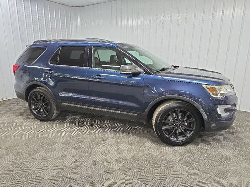 Used 2017 Ford Explorer XLT w/ Equipment Group 202A FWD image 1