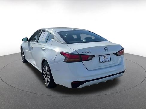 Used 2025 Nissan Altima 2.5 SV image 11