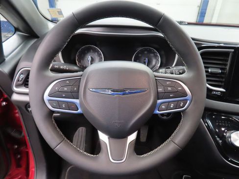 Used 2025 Chrysler Pacifica Select FWD image 43
