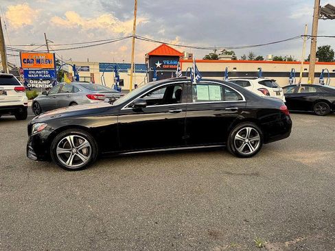 Used 2017 Mercedes-Benz E 300 4MATIC image 7