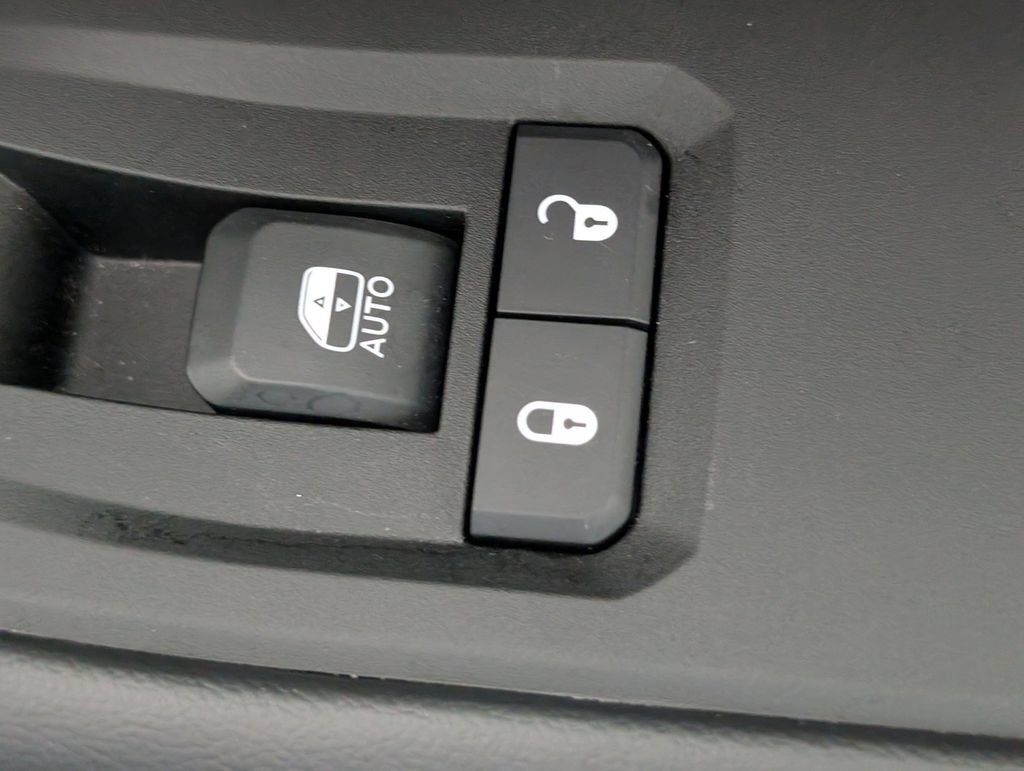 Used 2025 Jeep Grand Cherokee Limited AWD/4WD image 33