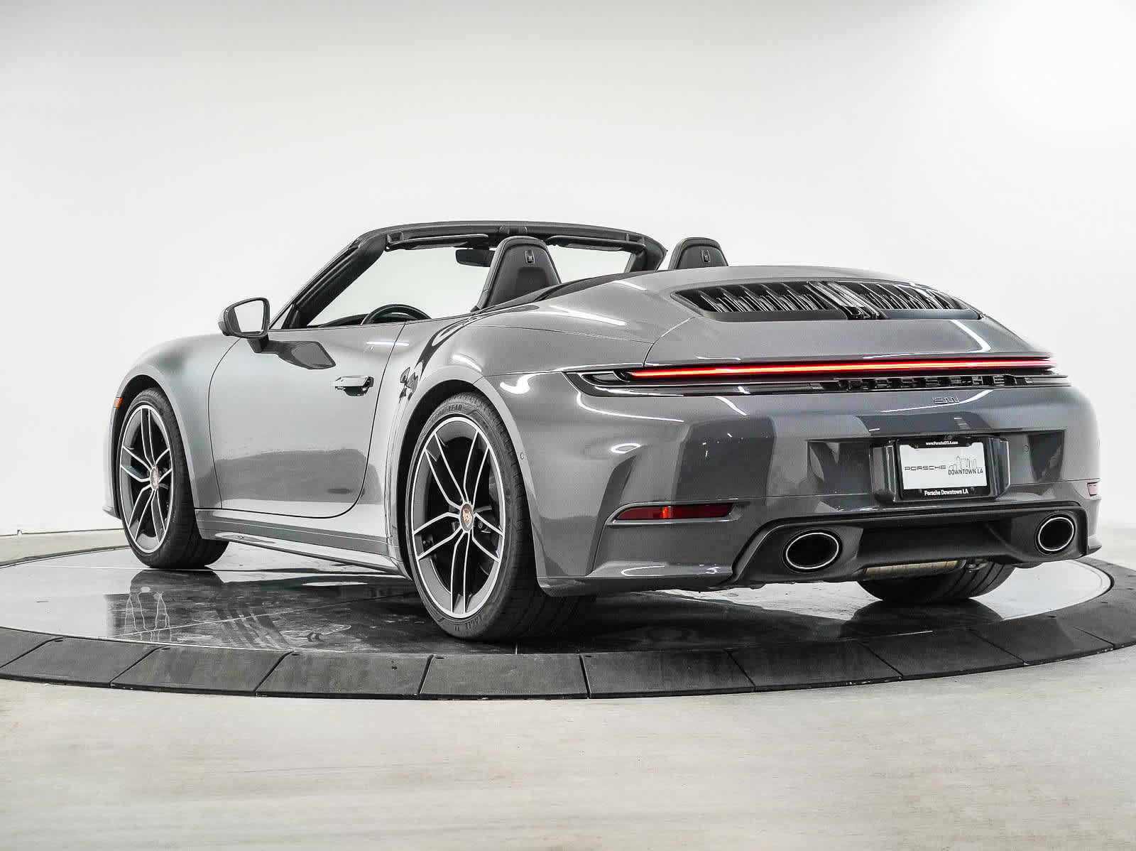 Certified 2025 Porsche 911 Carrera RWD image 3