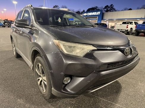 Used 2018 Toyota RAV4 XLE image 5