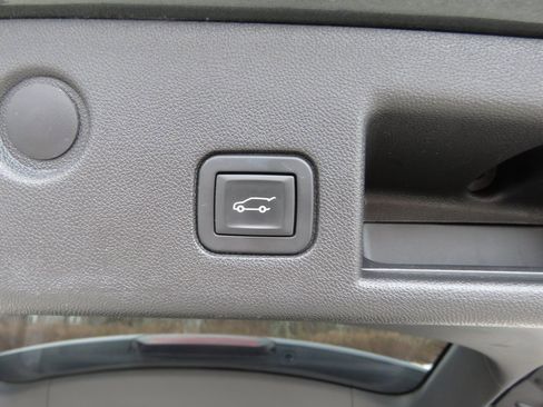 Used 2019 Chevrolet Equinox LT image 18