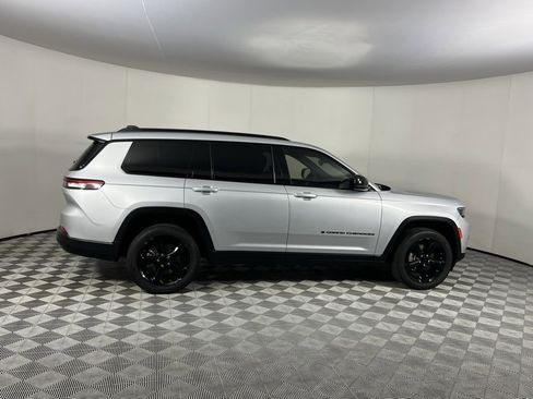 Certified 2023 Jeep Grand Cherokee L Laredo image 5