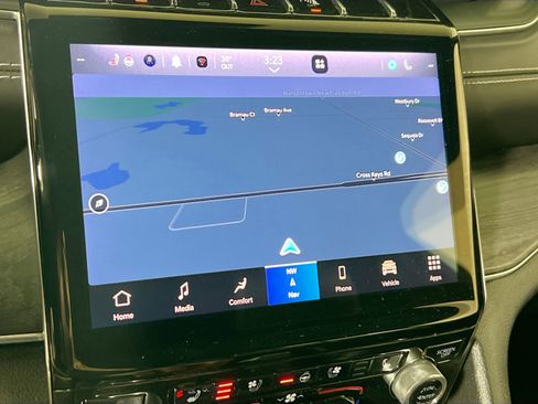 Used 2022 Jeep Grand Cherokee Overland w/ Luxury Tech Group IV image 13