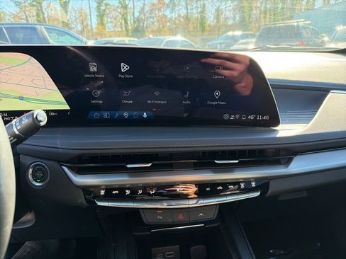 Used 2025 Cadillac XT4 Premium Luxury image 19