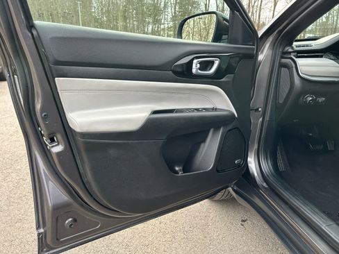 Used 2024 Jeep Compass Limited w/ Sun and Sound Group image 19