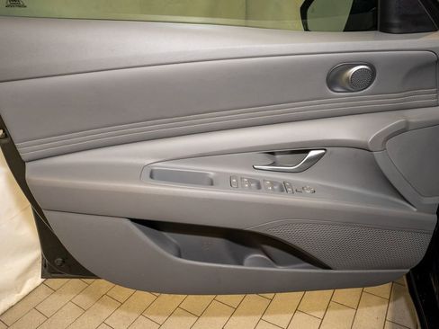 Used 2023 Hyundai Elantra SEL w/ Convenience Package image 10