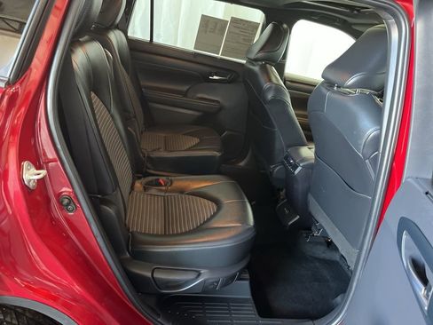 Used 2022 Toyota Highlander XSE image 25