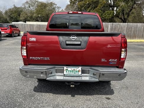 Used 2019 Nissan Frontier SL image 3