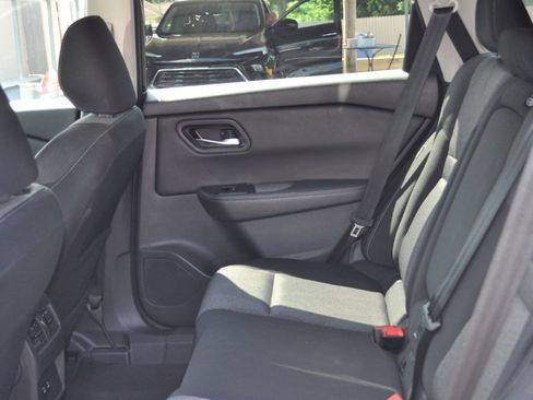 Used 2024 Nissan Rogue SV image 16