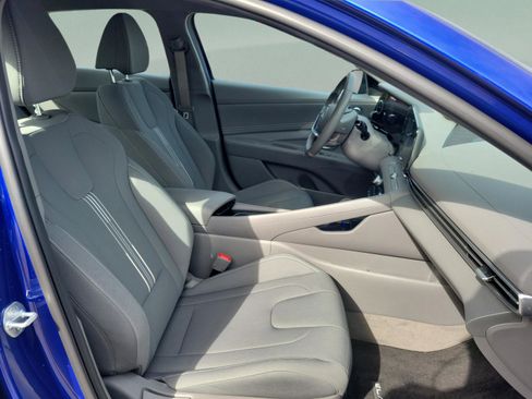 Used 2023 Hyundai Elantra SEL w/ Convenience Package FWD image 6