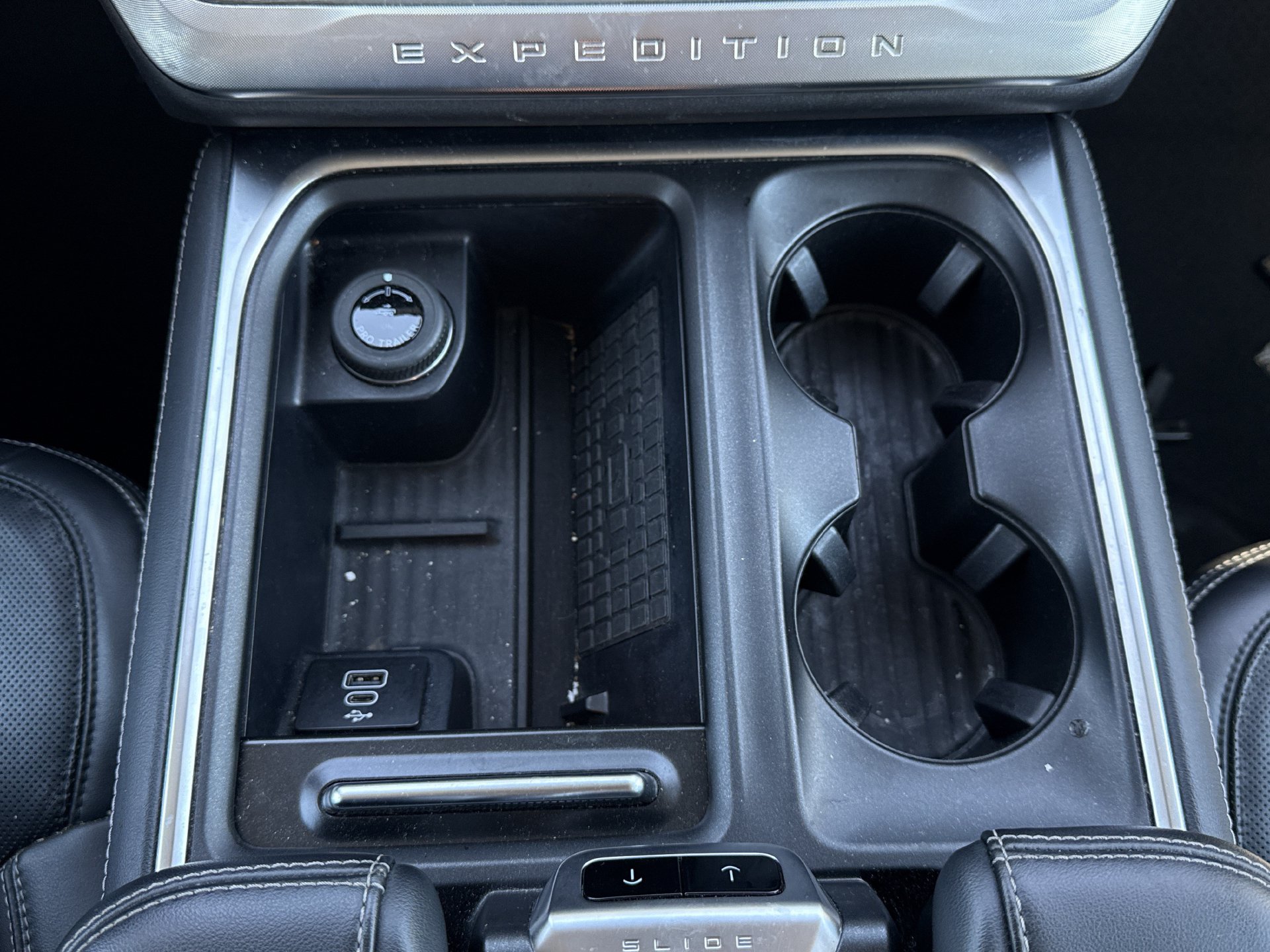 Certified 2025 Ford Expedition Platinum AWD/4WD image 8