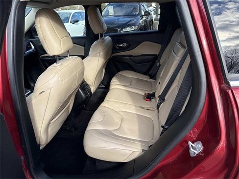 Used 2017 Jeep Cherokee Limited image 16
