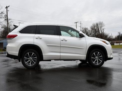 Used 2018 Toyota Highlander XLE image 8