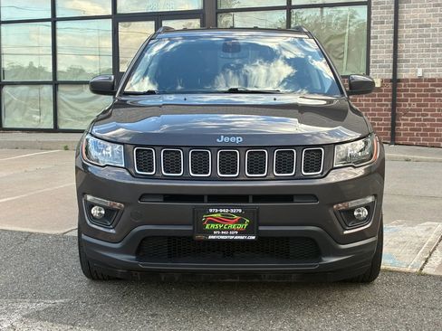 Used 2018 Jeep Compass Latitude w/ Popular Equipment Group FWD image 2