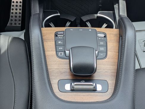 Used 2025 Mercedes-Benz GLS 450 4MATIC image 19