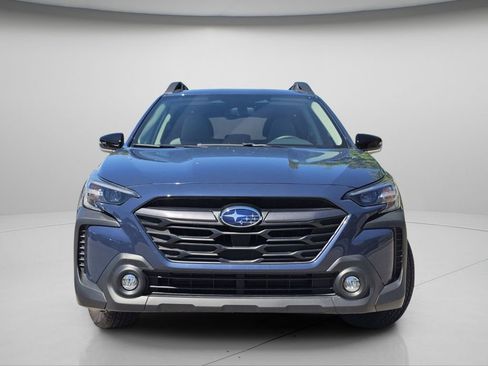 Used 2025 Subaru Outback Premium AWD/4WD image 3