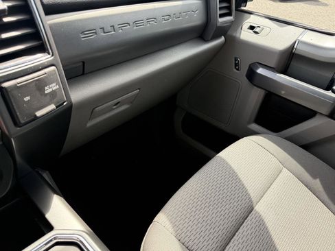 Used 2022 Ford F250 XLT w/ Black Appearance Package AWD/4WD image 32