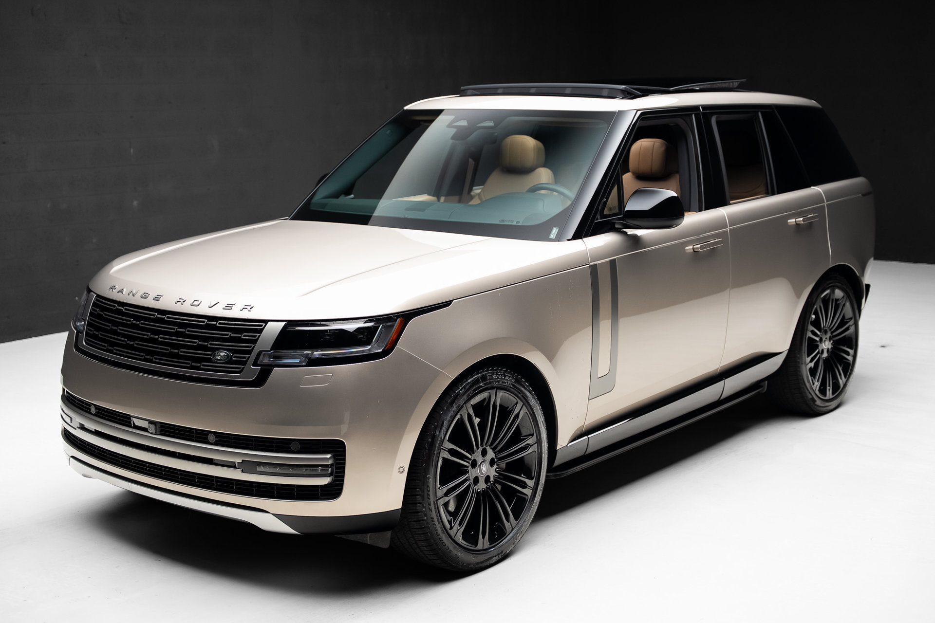 Used 2024 Land Rover Range Rover SE AWD/4WD image 5