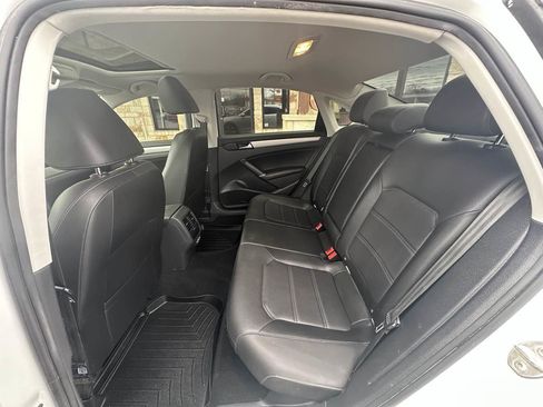 Used 2022 Volkswagen Passat 2.0T SE image 5