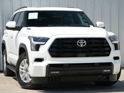 Used 2025 Toyota Sequoia SR5 image 4