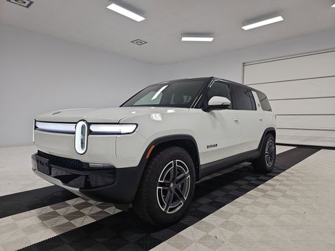 Used 2025 Rivian R1S Adventure image 1