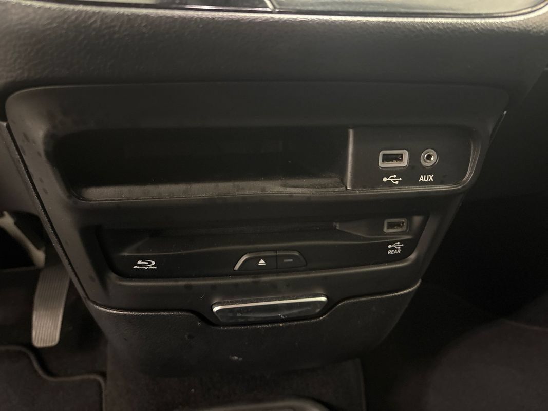 Used 2019 Chrysler Pacifica Touring-L Plus w/ Advanced Safetytec Group FWD image 36