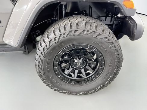Used 2023 Jeep Gladiator Sport AWD/4WD image 38